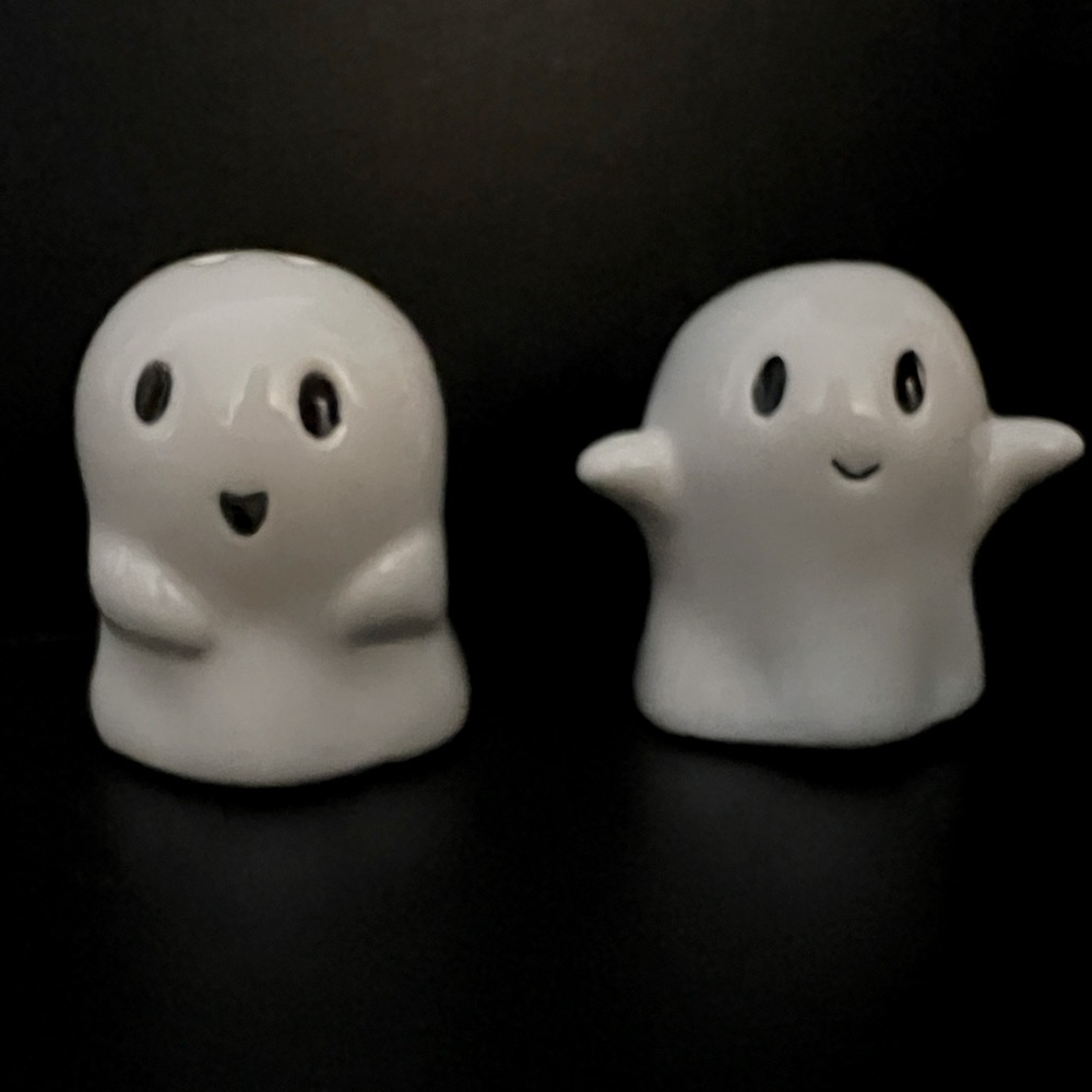 Ghost salt and pepper shakers